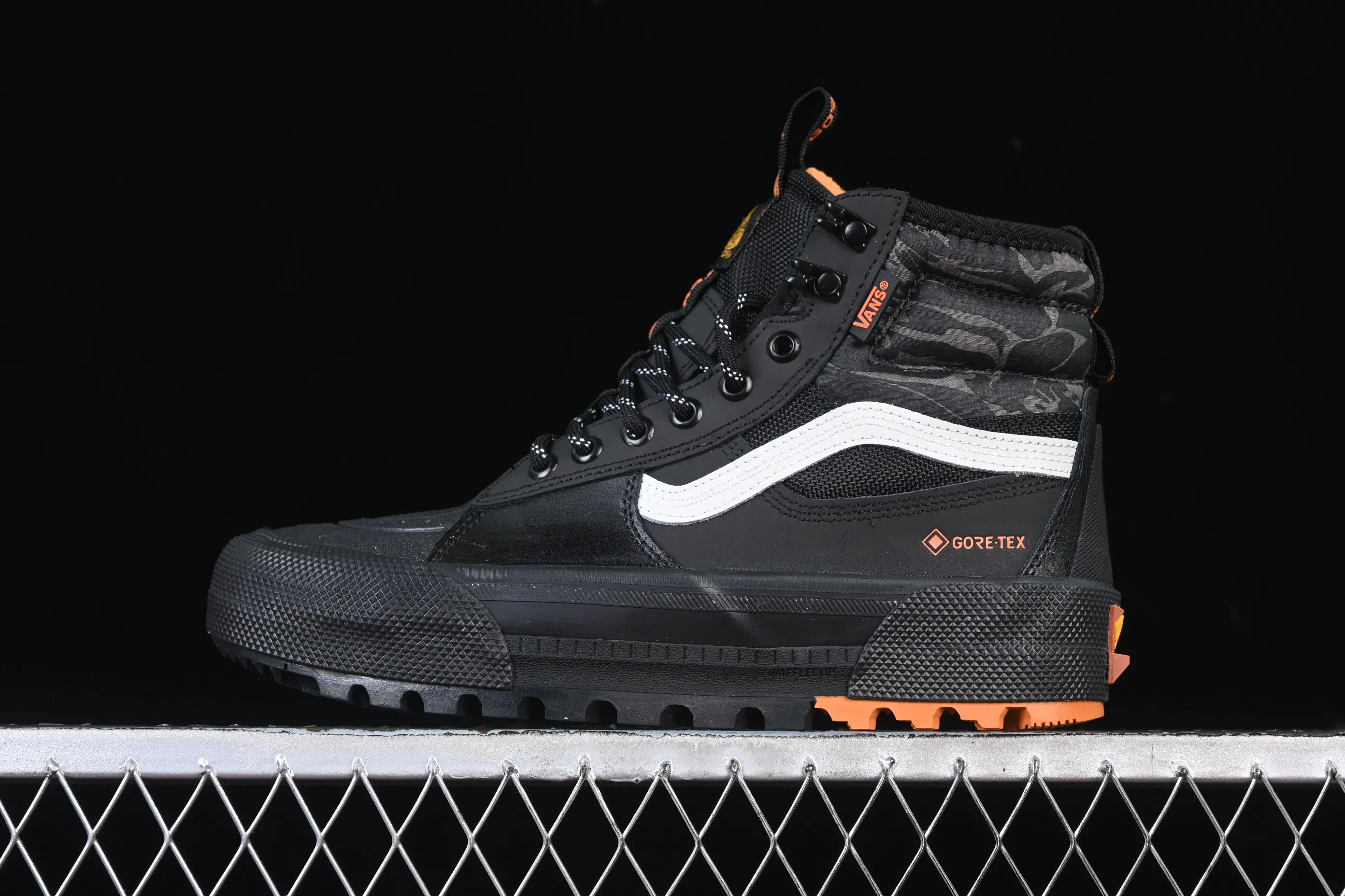 All categories Vans Vans series Vans Hi Vans high-top Vans Sk8-Hi Gore Te Outdoor adventure series round-toe lace-up high-top outdoor functional casual shoes VN0A5I1110K